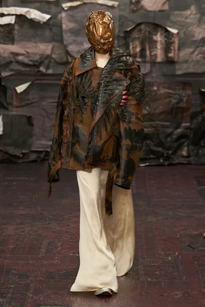 Look 28
